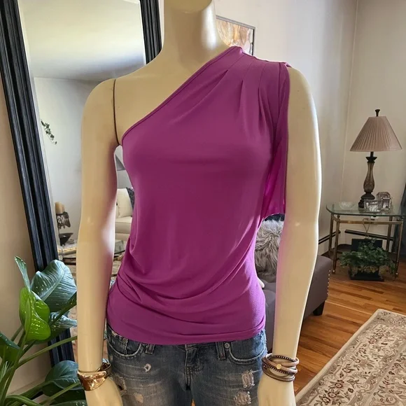 Express One Fuchsia Shoulder Top - Picture 2 of 9